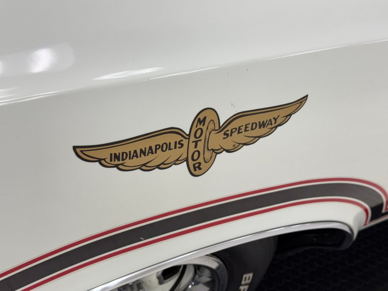 Unknown-Cutlass-supreme-1970-Porcelain-White-Black-26