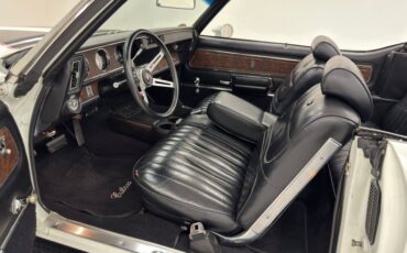 Unknown-Cutlass-supreme-1970-Porcelain-White-Black-3