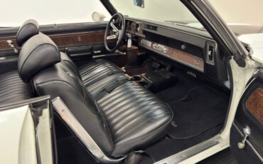 Unknown-Cutlass-supreme-1970-Porcelain-White-Black-43