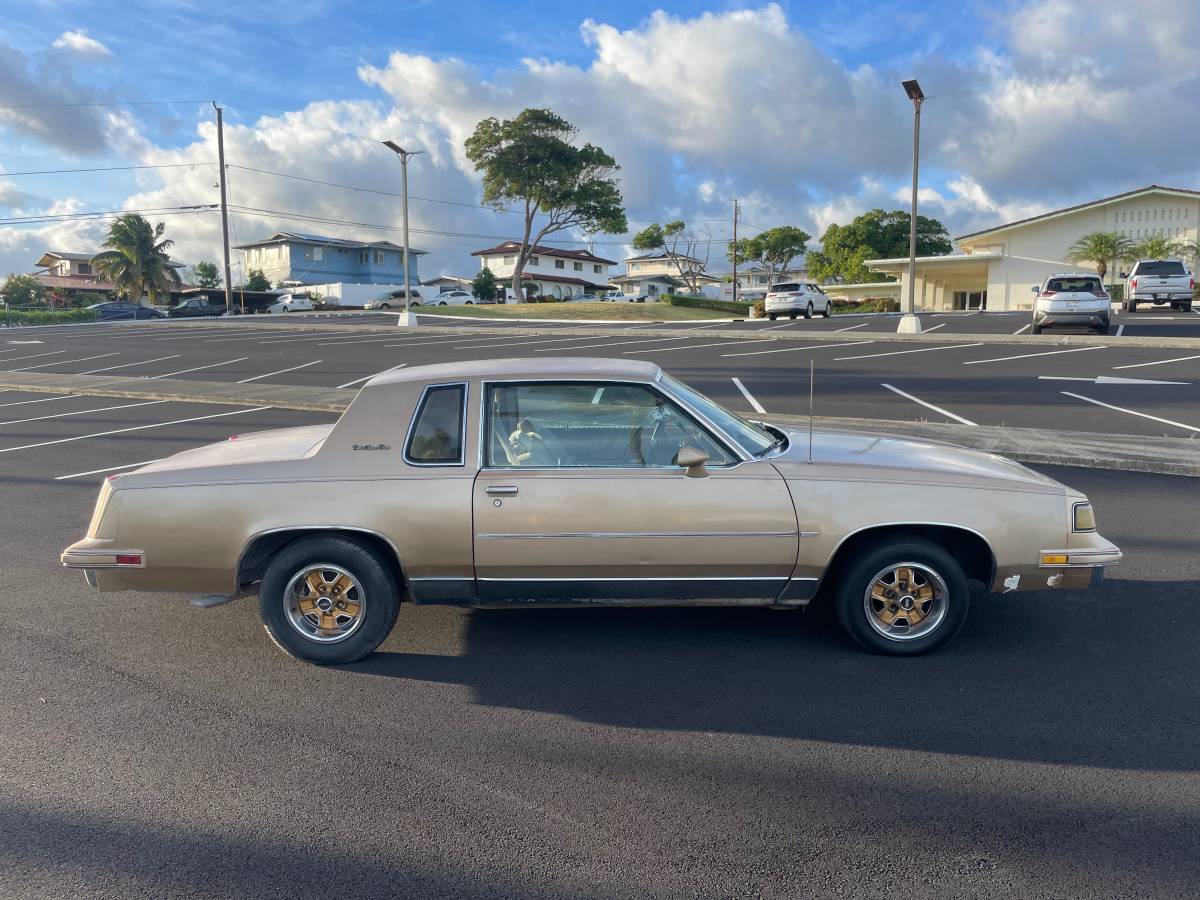 Unknown-Cutlass-supreme-1988-3