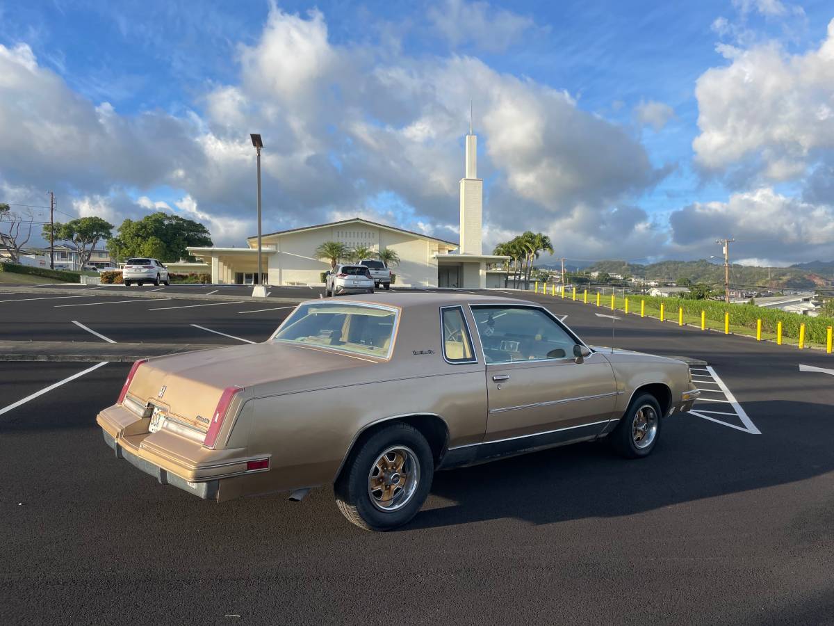 Unknown-Cutlass-supreme-1988-4