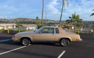 Unknown-Cutlass-supreme-1988