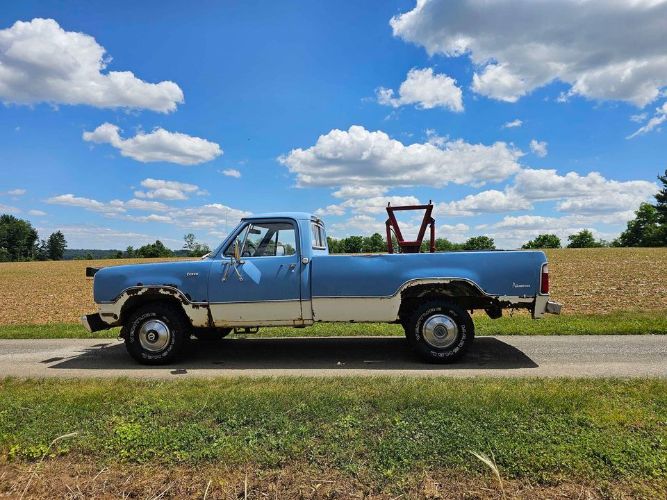 Unknown-D100-1973-Blue-Blue-17