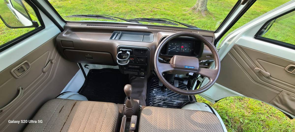 Unknown-Daihatsu-hijet-1990-white-11