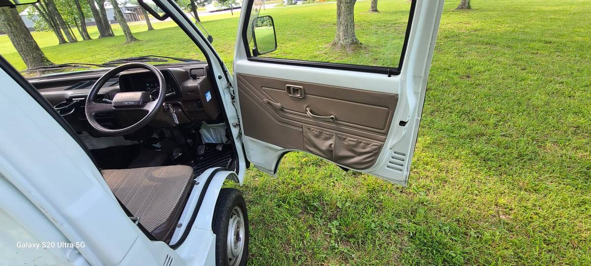 Unknown-Daihatsu-hijet-1990-white-12