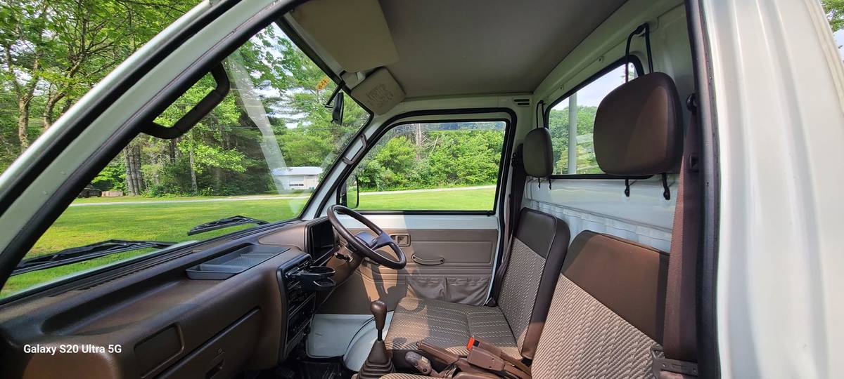 Unknown-Daihatsu-hijet-1990-white-14