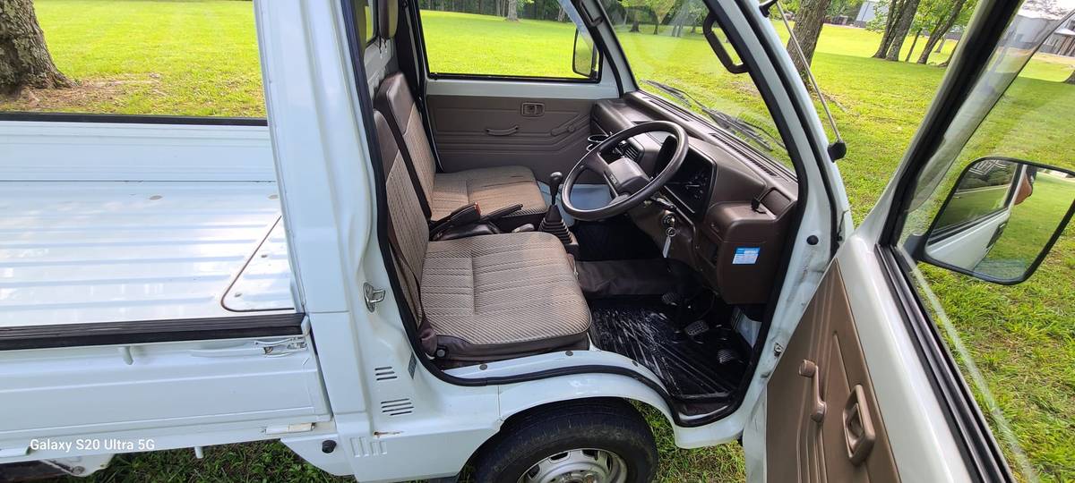 Unknown-Daihatsu-hijet-1990-white-9