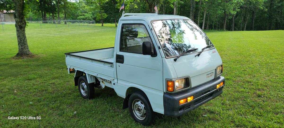 Unknown-Daihatsu-hijet-1990-white