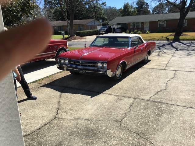 Unknown-Delta-88-1966-Red