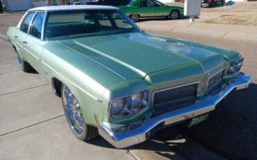 Unknown-Delta-88-1973-GreenWhite-Top-Green-Cloth-12