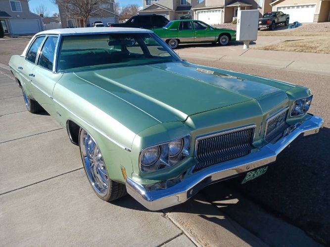 Unknown-Delta-88-1973-GreenWhite-Top-Green-Cloth-12