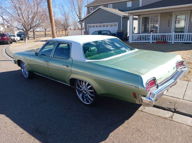 Unknown-Delta-88-1973-GreenWhite-Top-Green-Cloth-14