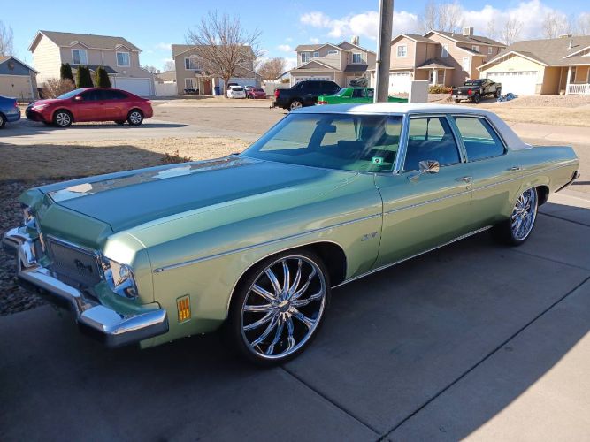Unknown-Delta-88-1973-GreenWhite-Top-Green-Cloth-16