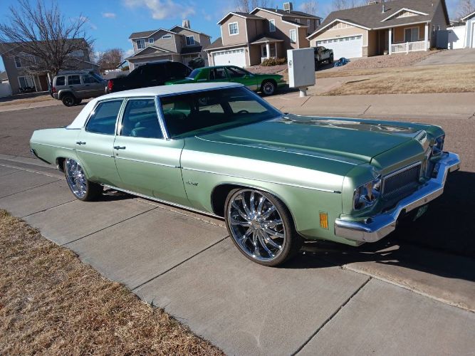 Unknown-Delta-88-1973-GreenWhite-Top-Green-Cloth-17