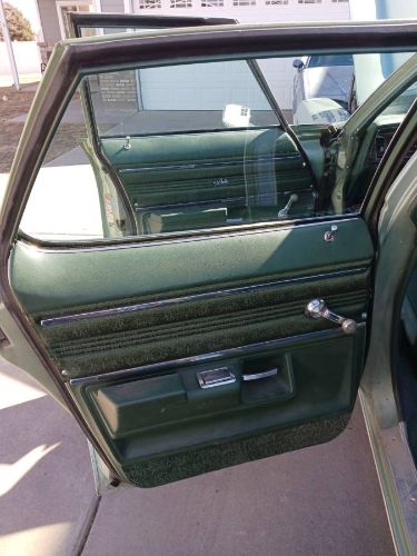 Unknown-Delta-88-1973-GreenWhite-Top-Green-Cloth-2