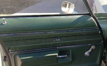 Unknown-Delta-88-1973-GreenWhite-Top-Green-Cloth-4