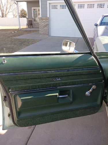 Unknown-Delta-88-1973-GreenWhite-Top-Green-Cloth-4