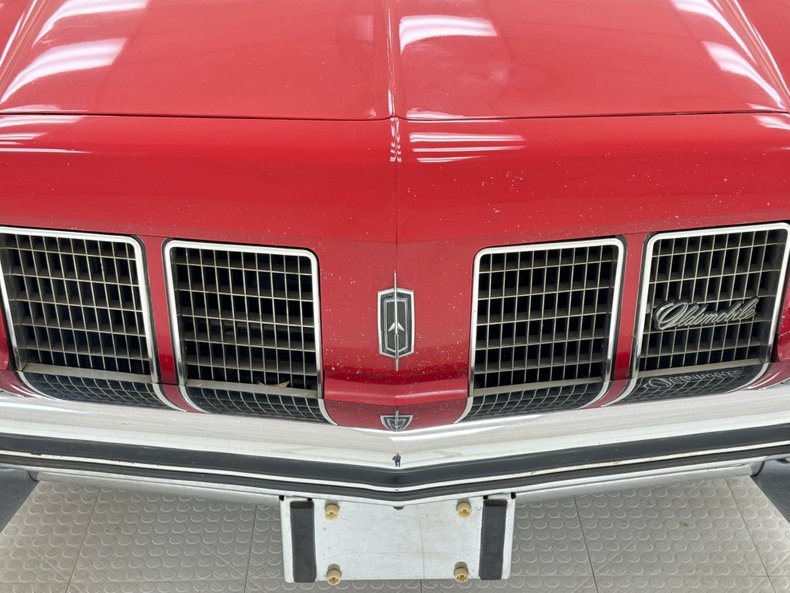 Unknown-Delta-88-1975-Crimson-Red-White-10