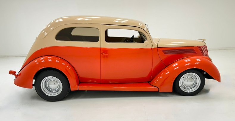 Unknown-Deluxe-1937-Vermillion-Red-Tan-4