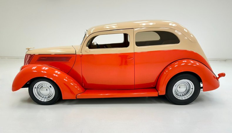 Unknown-Deluxe-1937-Vermillion-Red-Tan