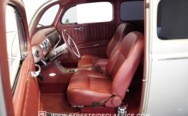 Unknown-Deluxe-1940-Beige-Red-1