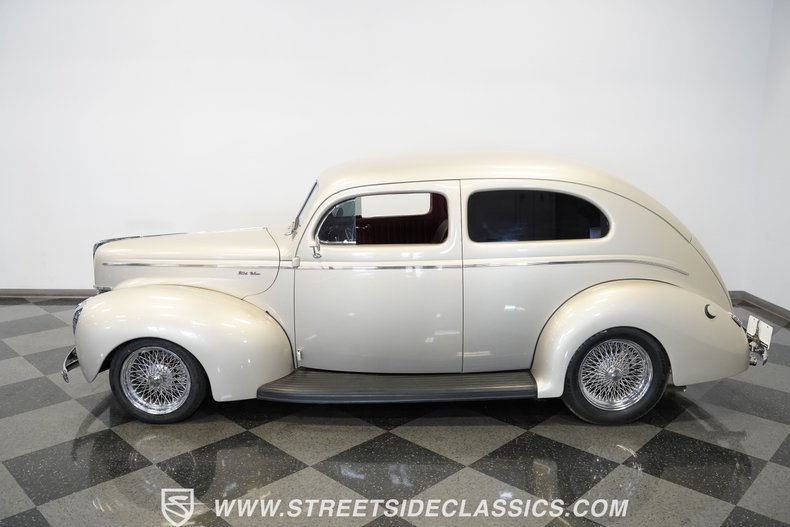 Unknown-Deluxe-1940-Beige-Red-14