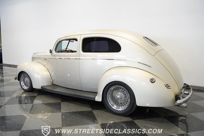 Unknown-Deluxe-1940-Beige-Red-15