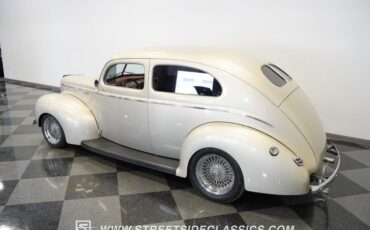 Unknown-Deluxe-1940-Beige-Red-16