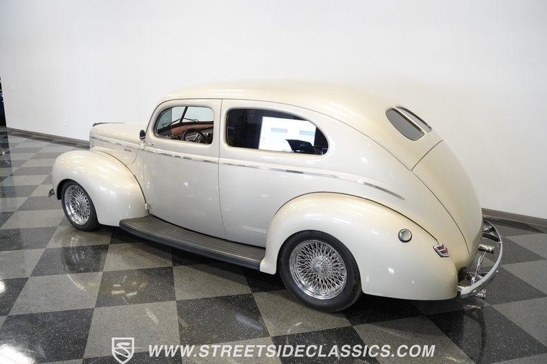 Unknown-Deluxe-1940-Beige-Red-16