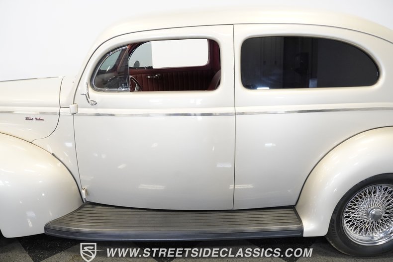 Unknown-Deluxe-1940-Beige-Red-19