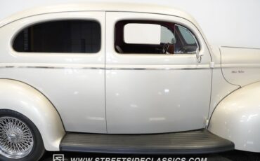 Unknown-Deluxe-1940-Beige-Red-26