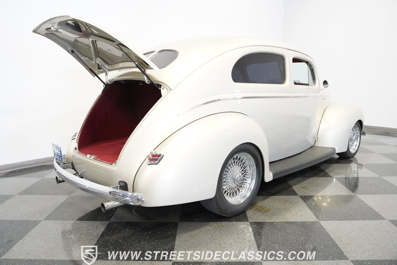 Unknown-Deluxe-1940-Beige-Red-35