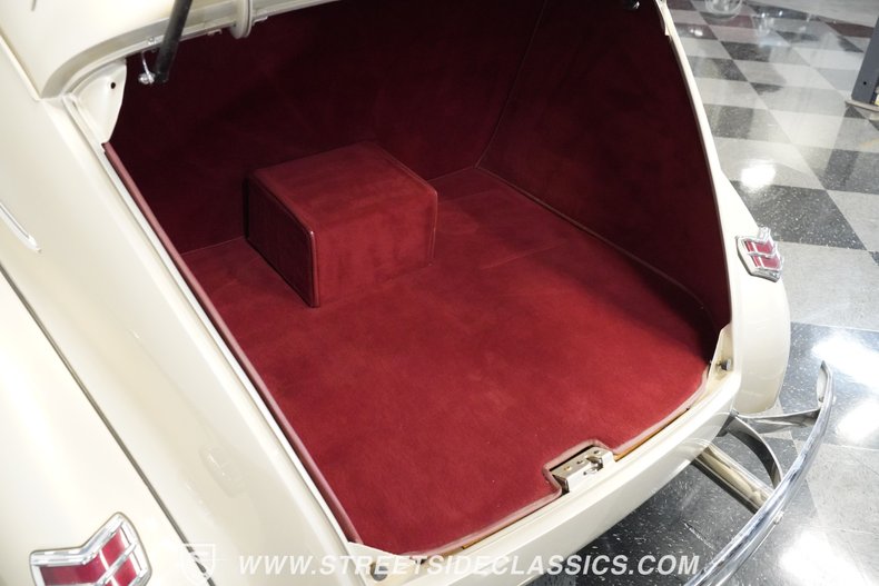 Unknown-Deluxe-1940-Beige-Red-38