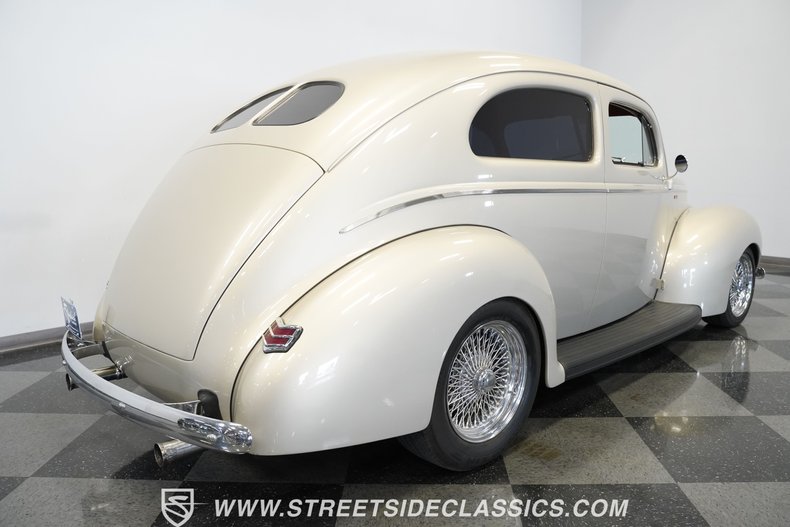 Unknown-Deluxe-1940-Beige-Red-42