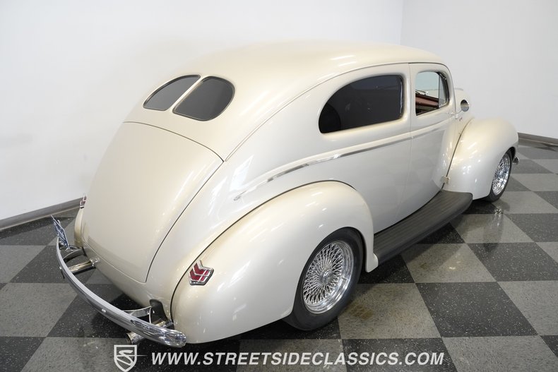 Unknown-Deluxe-1940-Beige-Red-43