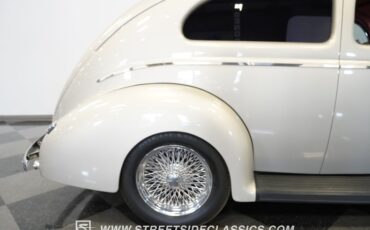 Unknown-Deluxe-1940-Beige-Red-44