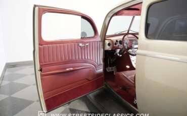 Unknown-Deluxe-1940-Beige-Red-47