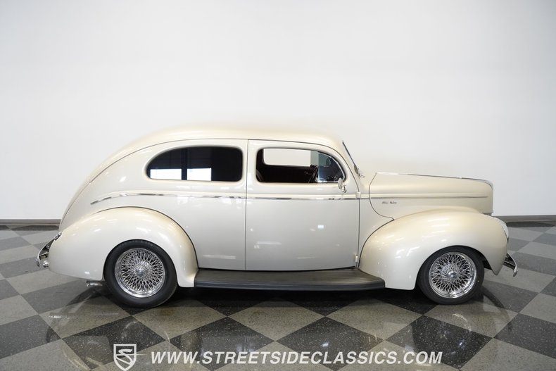 Unknown-Deluxe-1940-Beige-Red-6