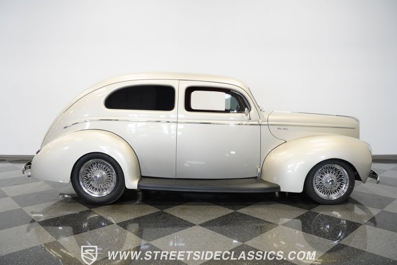 Unknown-Deluxe-1940-Beige-Red-7