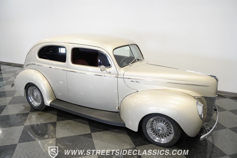 Unknown-Deluxe-1940-Beige-Red-9
