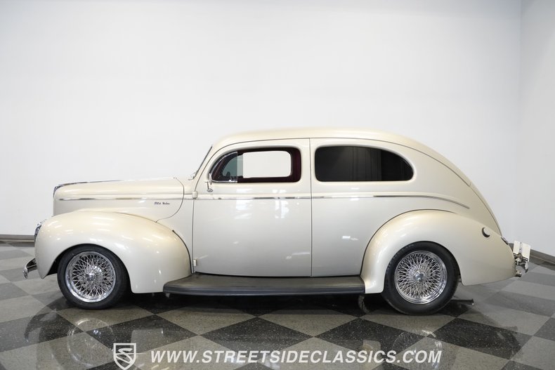 Unknown-Deluxe-1940-Beige-Red