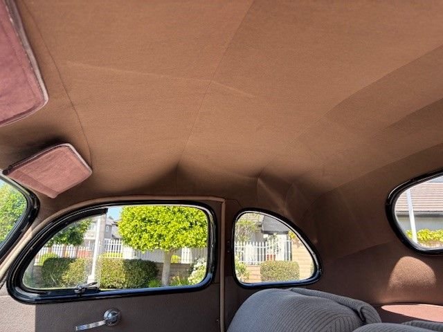 Unknown-Deluxe-1940-Black-Tan-13