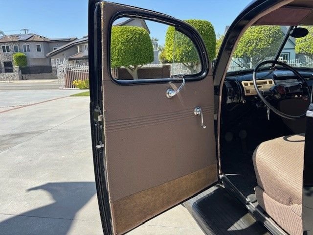 Unknown-Deluxe-1940-Black-Tan-3