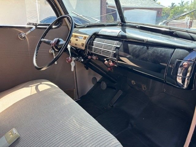 Unknown-Deluxe-1940-Black-Tan-4