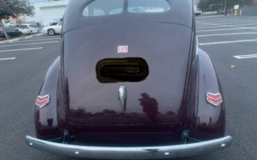 Unknown-Deluxe-1940-Burgundy-Gray-2