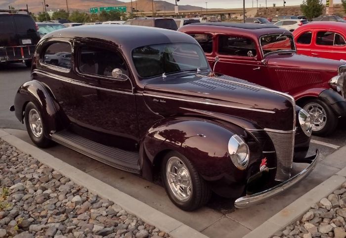 Unknown-Deluxe-1940-Custom-6