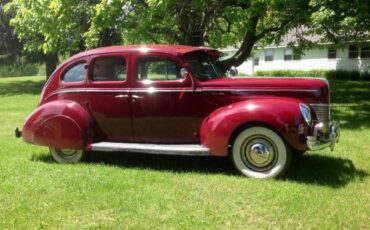 Unknown-Deluxe-1940-Maroon-Tan