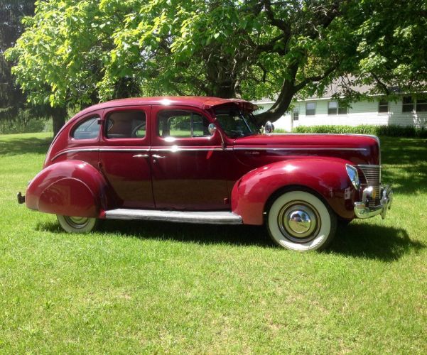 Unknown-Deluxe-1940-Maroon-Tan