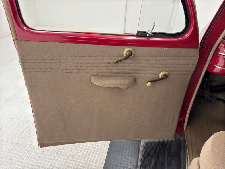 Unknown-Deluxe-1940-Red-Tan-34