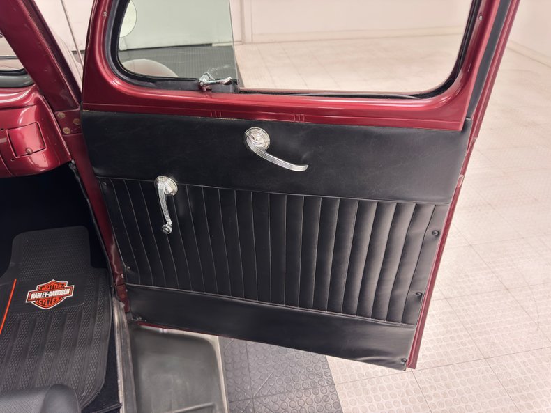 Unknown-Deluxe-1940-Ruby-Red-Pearl-Black-31